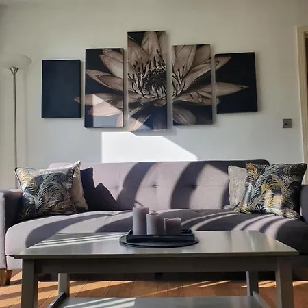 The Postbox Modern Spacious Penthouse - Heart Of Centre *
